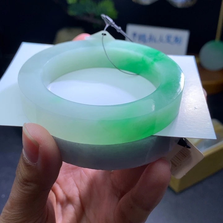 黄***帅定制翡翠未镶嵌翡翠手镯