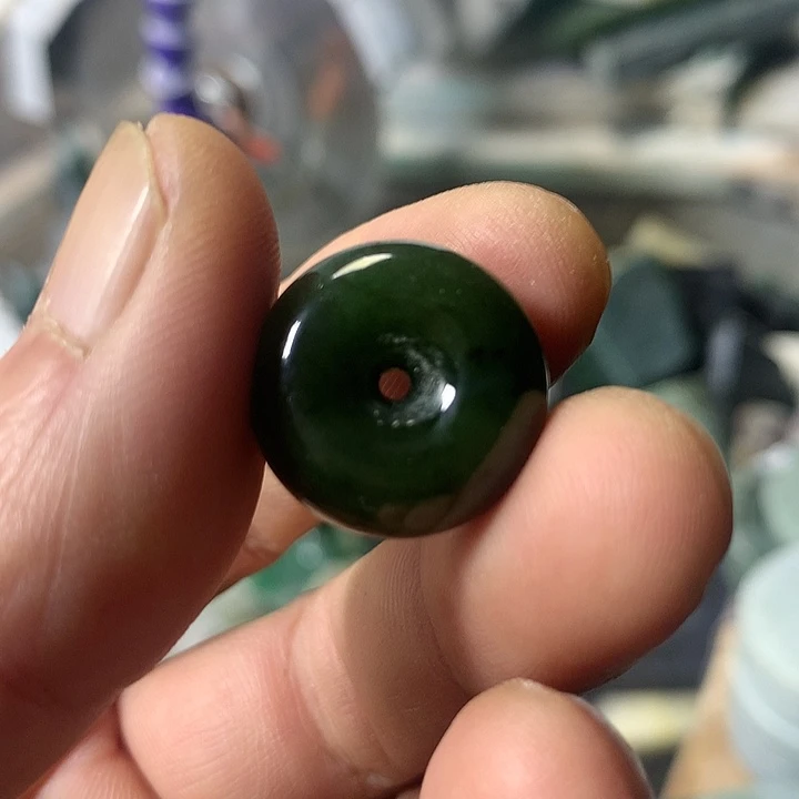 颈饰未镶嵌和田玉（糖玉）