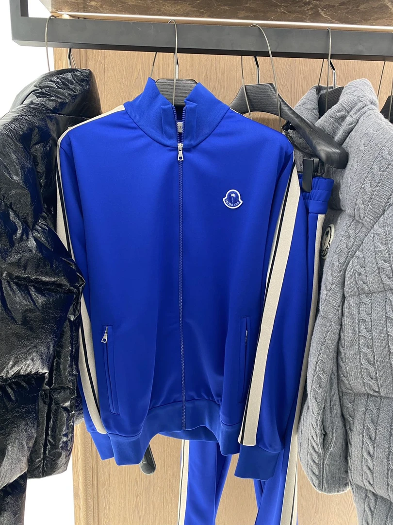 全新未使用 MONCLER 盟可睐运动上衣