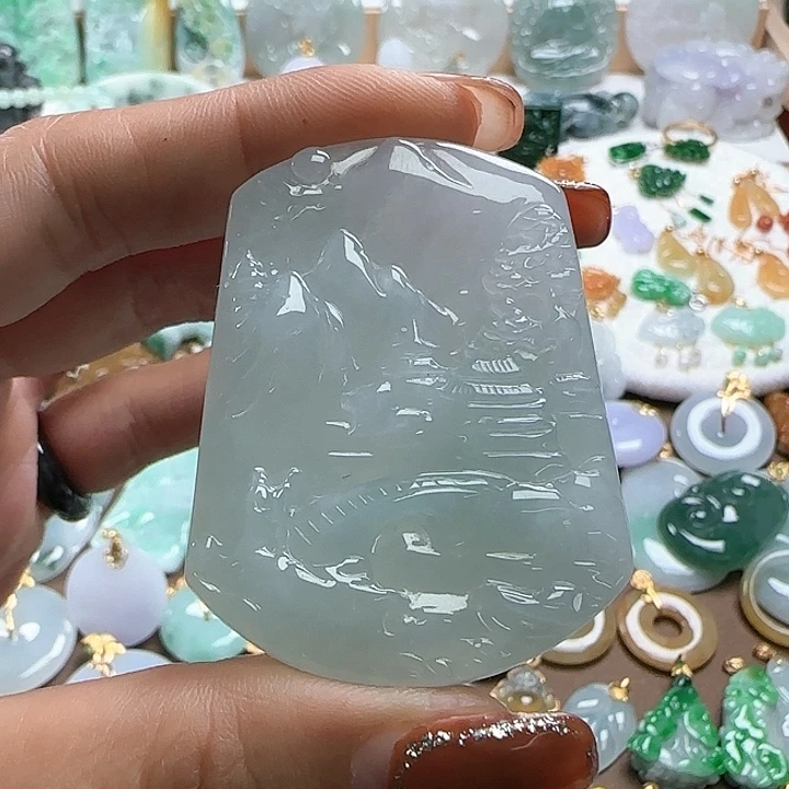 翡翠颈饰未镶嵌山水牌