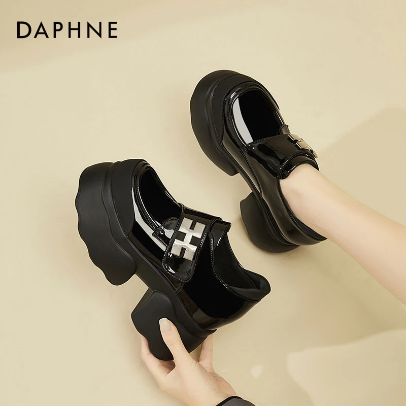 达芙妮内增高乐福鞋女2025新款春秋魔术贴软底小皮鞋漆皮厚底单鞋