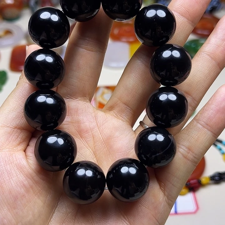 与***8玛瑙/玉髓未镶嵌颈饰