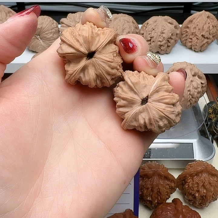 文玩核桃吊坠大***一36全品毕业对赤龙鸡心