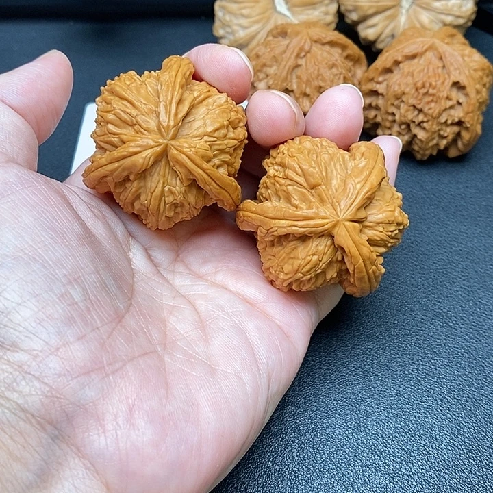 用***5文玩核桃把件白奔