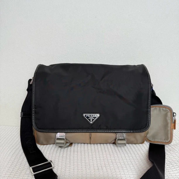 95新 Prada/普拉达 4897/男士时尚休闲尼龙双扣邮差包