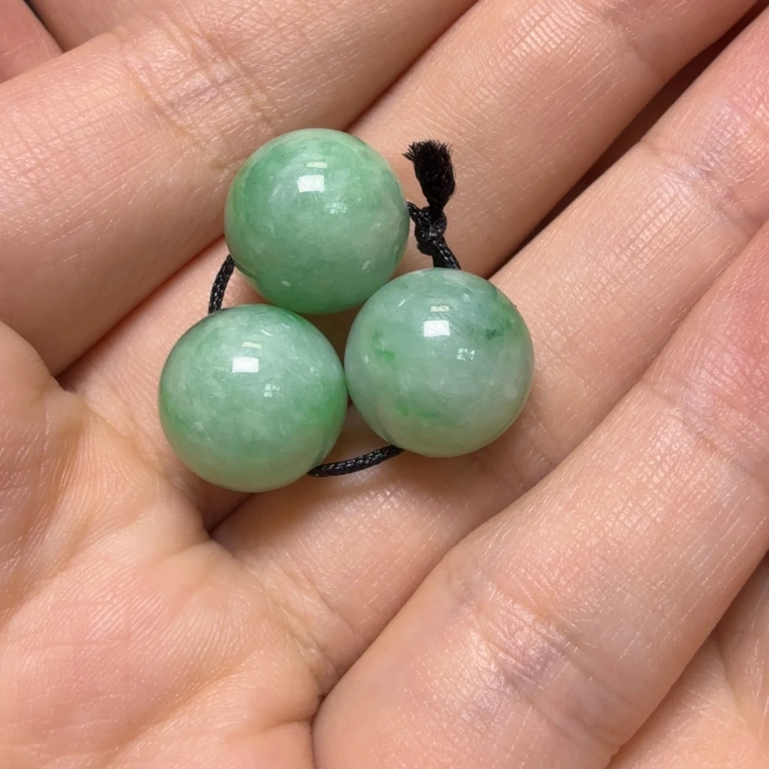 狄***京翡翠未镶嵌颈饰吊坠