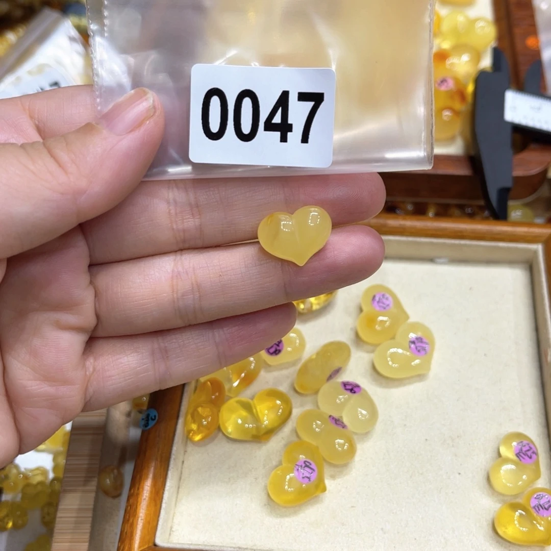 琥珀未镶嵌珠宝奇石