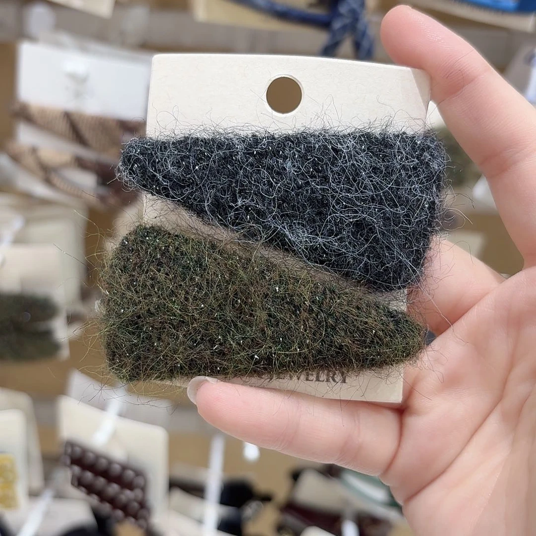非金属布艺毛毛三角拼色一对