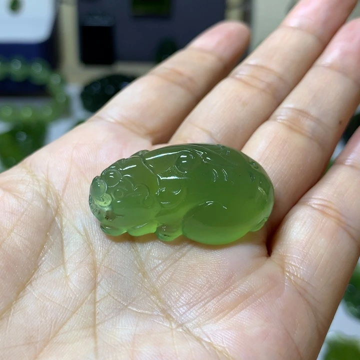 未镶嵌岫玉颈饰吊坠