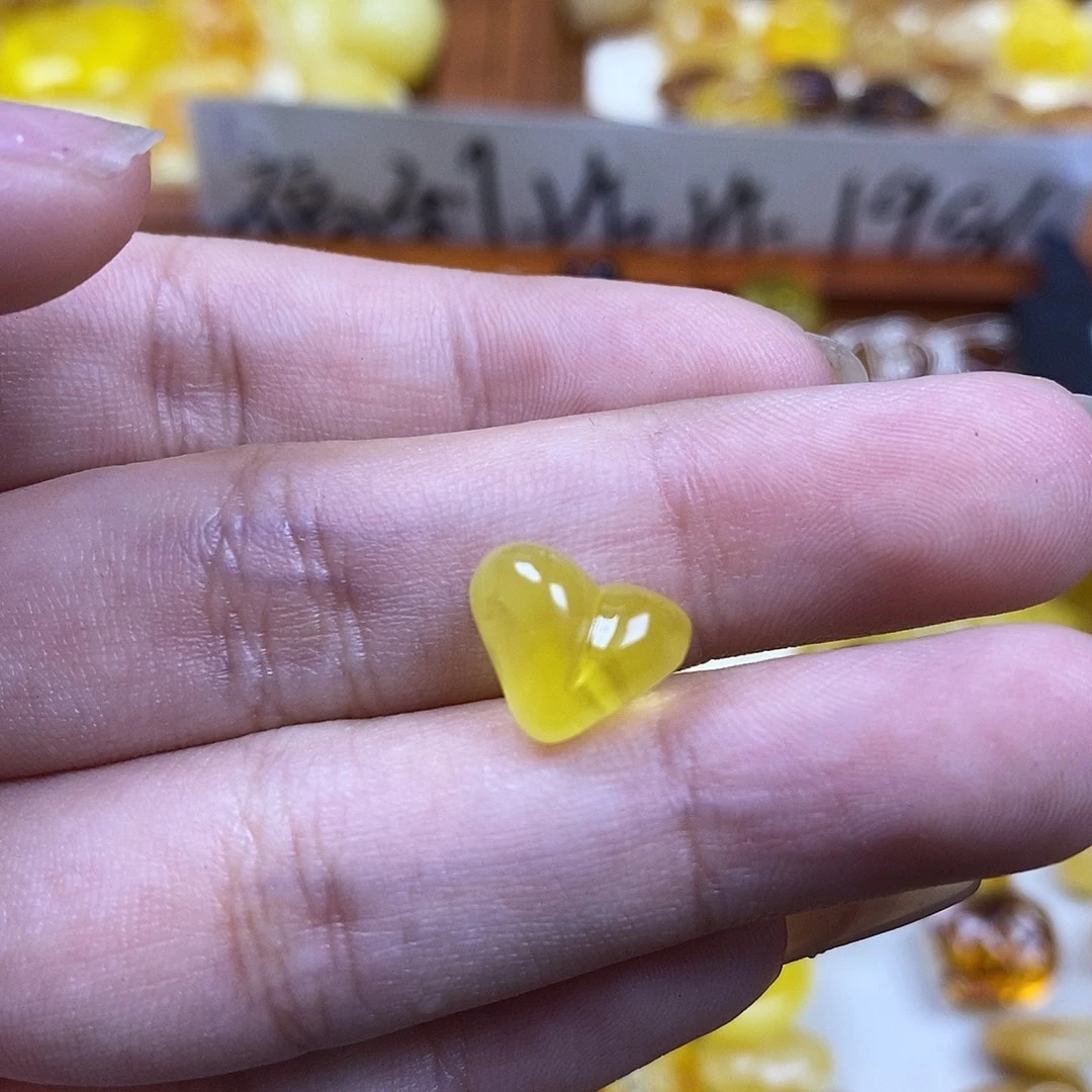 琥珀未镶嵌珠宝奇石