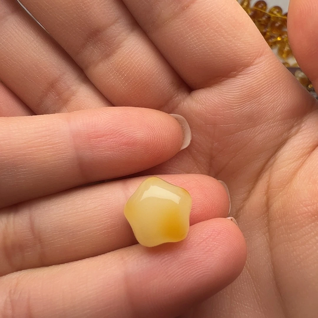 蜜蜡未镶嵌颈饰星星（打孔不退换）