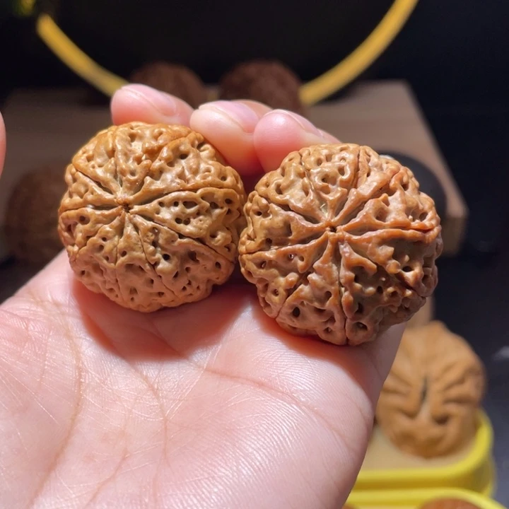 桃核把件九瓣金刚菩提