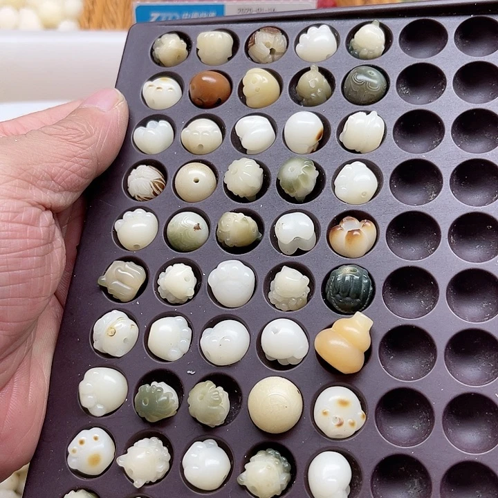 白玉菩提吊坠瑕疵雕刻件50颗