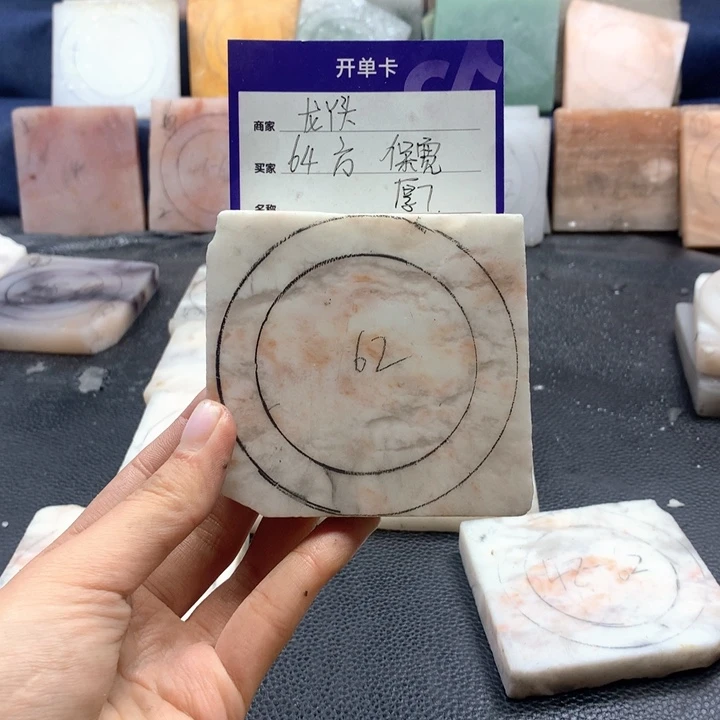 石英质玉手镯未镶嵌龙*头定制手镯