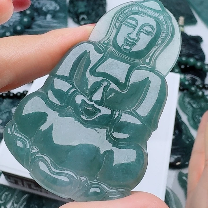 翡翠未镶嵌颈饰多样性发其一