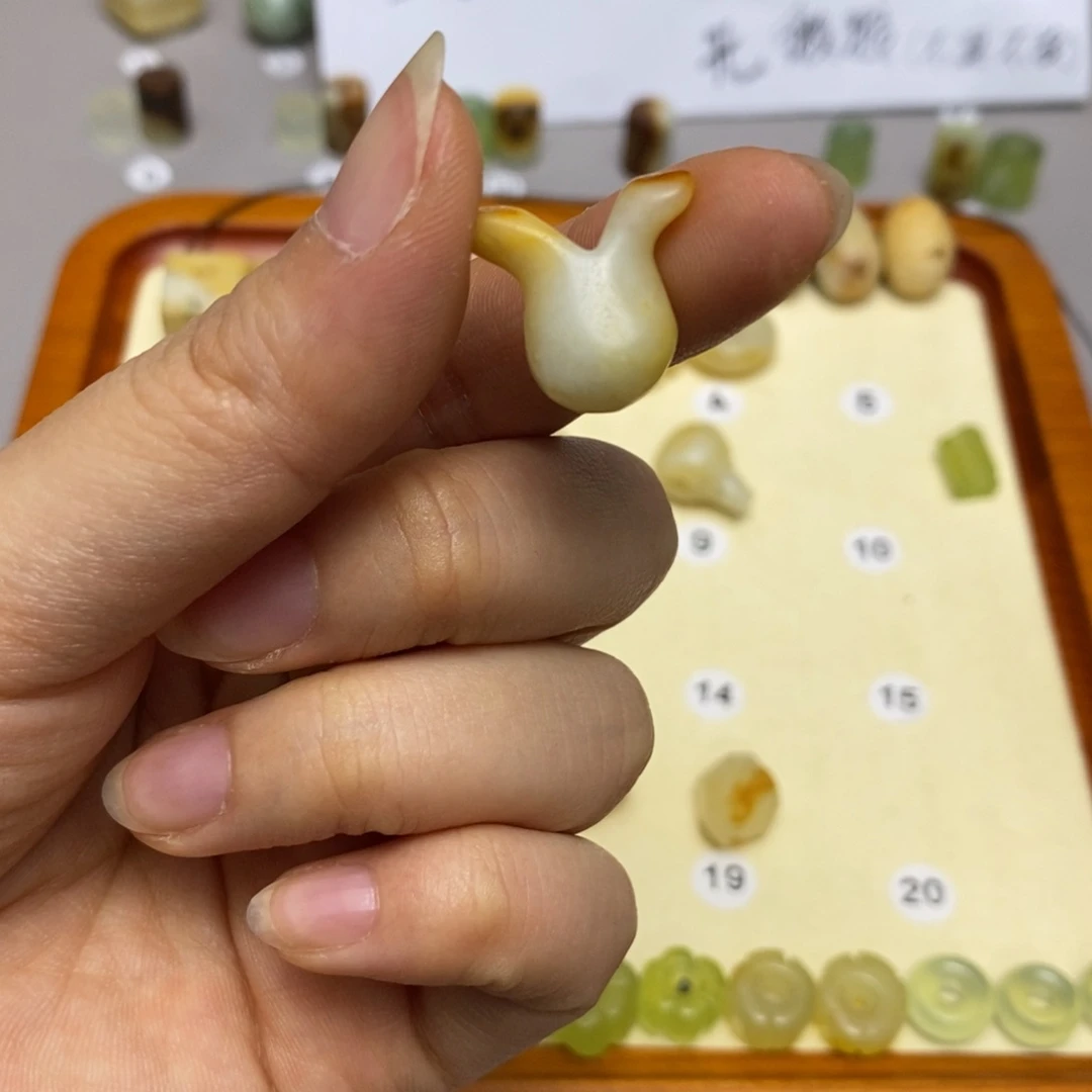 蛇纹石玉配饰合金青**棉