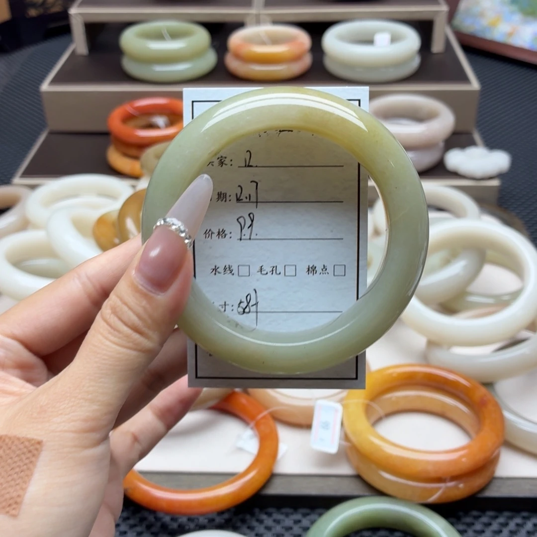 石英质玉未镶嵌手镯