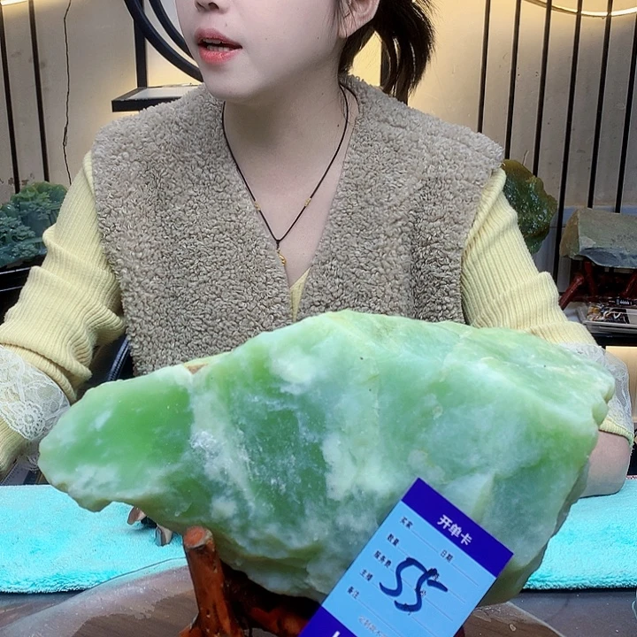 蛇纹石玉未镶嵌原石