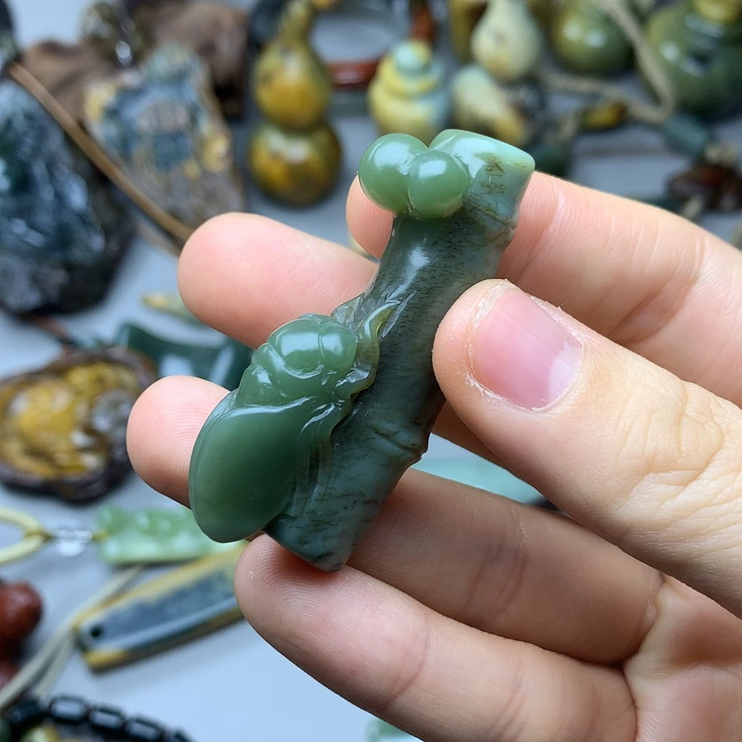 透闪石质玉挂件未镶嵌素***牛