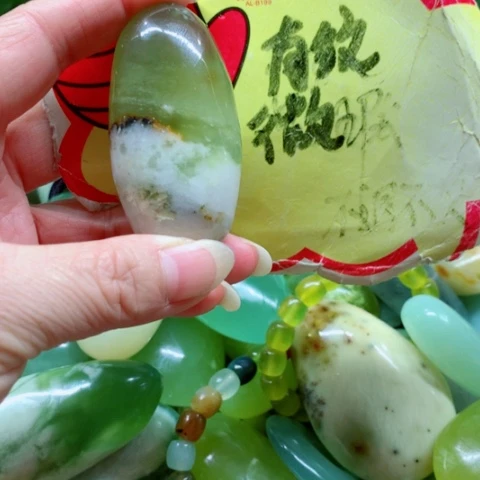 蛇纹石玉未镶嵌手把件