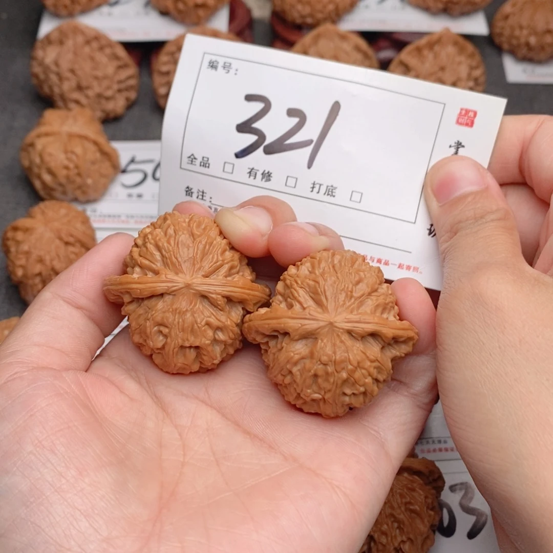 文玩核桃吊坠41白狮子321