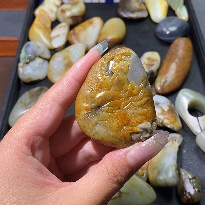 源***鸿和田玉未镶嵌颈饰