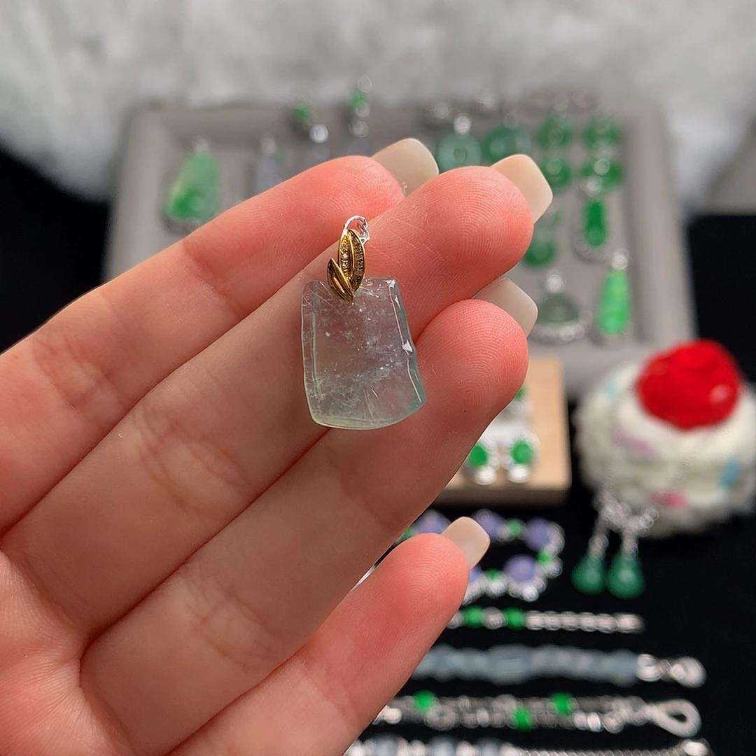 颈饰18K金镶嵌翡翠