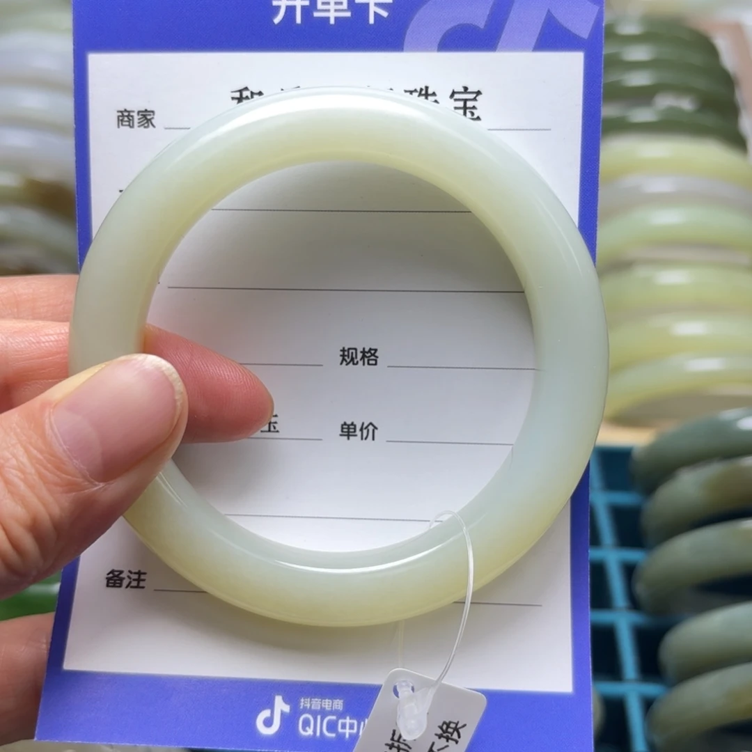 姚****和田玉未镶嵌颈饰