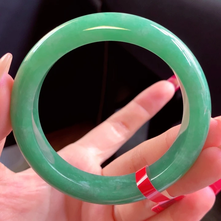 翡翠手镯未镶嵌翡翠