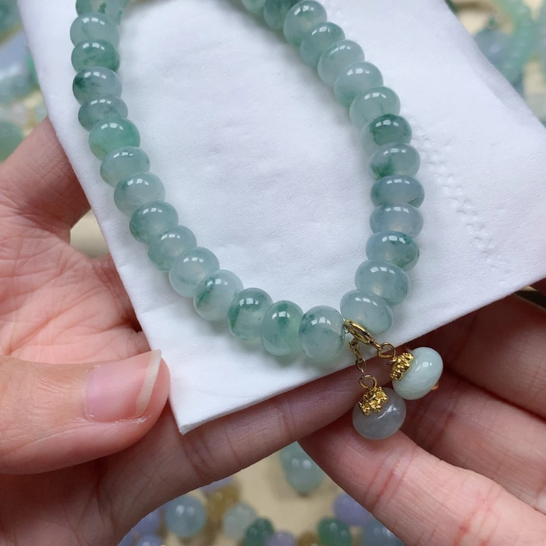 翡翠未镶嵌颈饰闪