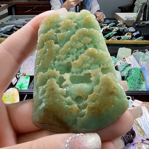 颈饰未镶嵌翡翠一个