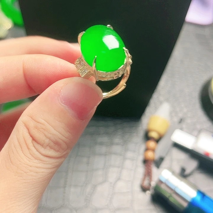 颈饰14K金镶嵌翡翠戒指