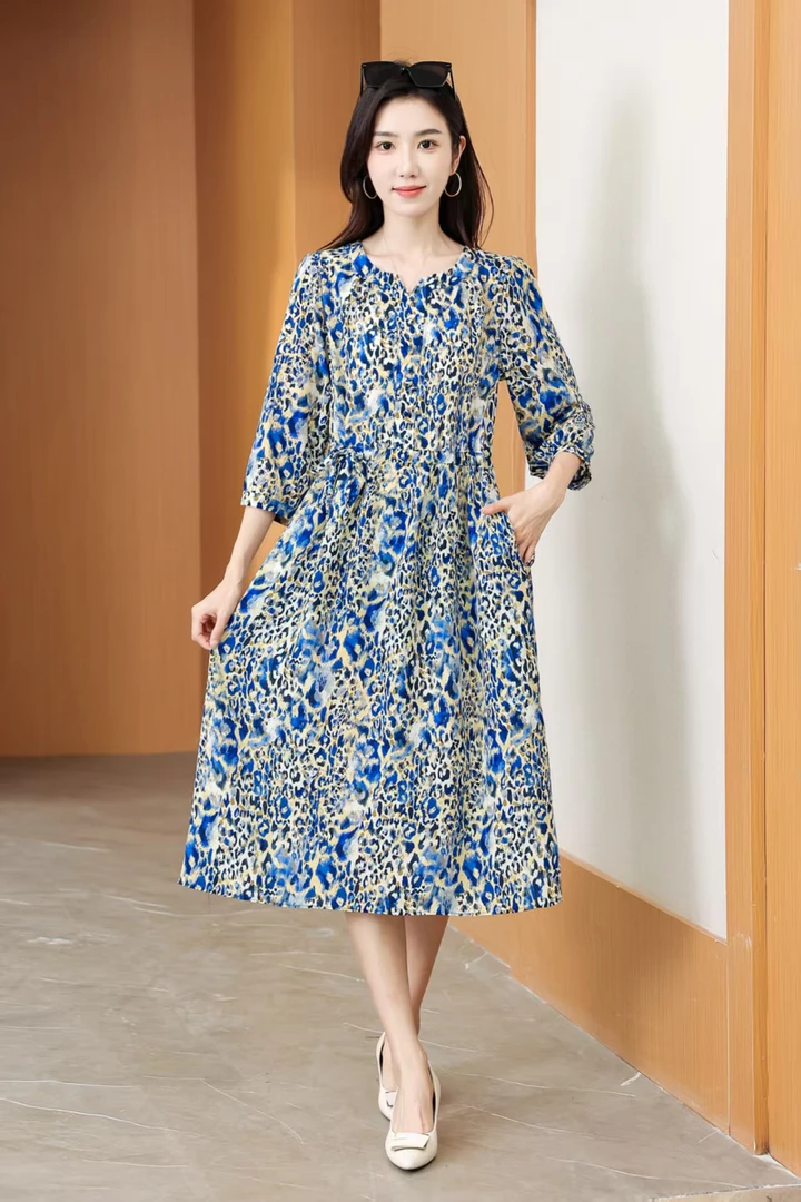 青豹漫舞75426复古风景印花V领连衣裙常规夏季中长款碎花