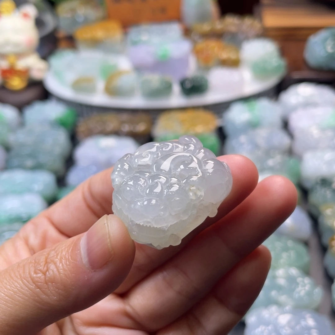 翡翠未镶嵌颈饰貔貅