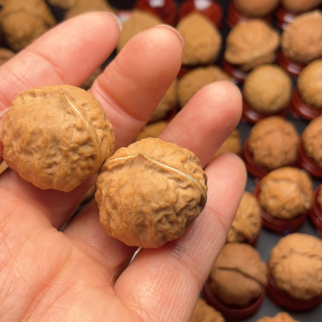 文玩核桃把件一***梦野生