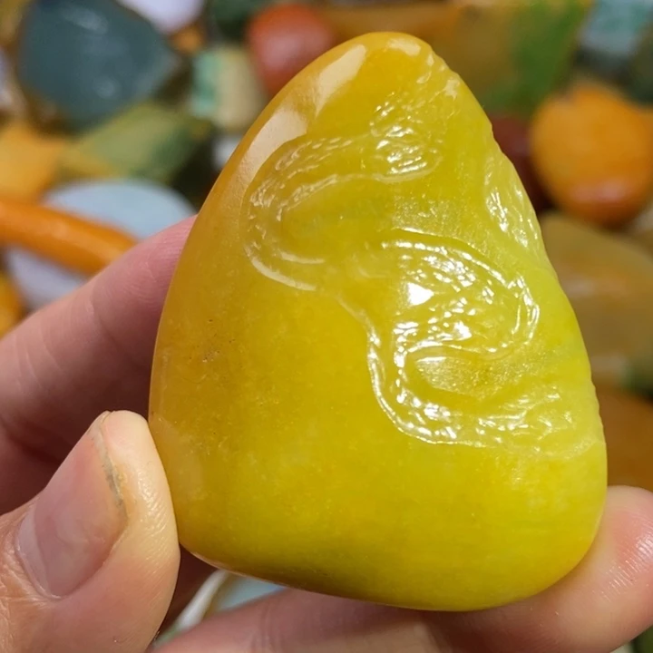 翡翠未镶嵌颈饰缅甸