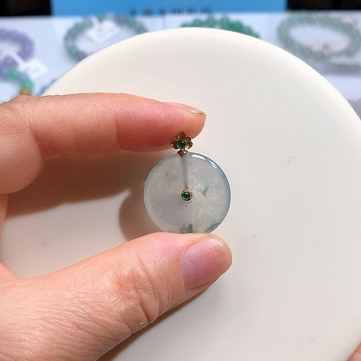 翡翠18K金镶嵌颈饰扣子
