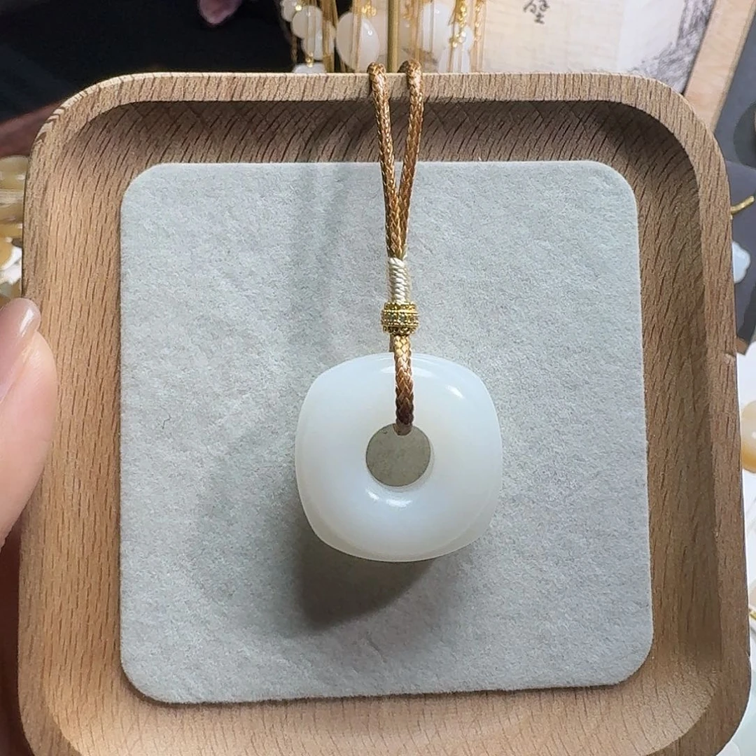 椰***₊和田玉未镶嵌颈饰白玉方扣