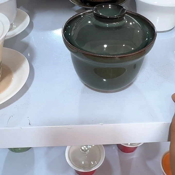 主人杯一个，瓷，品茗瓷