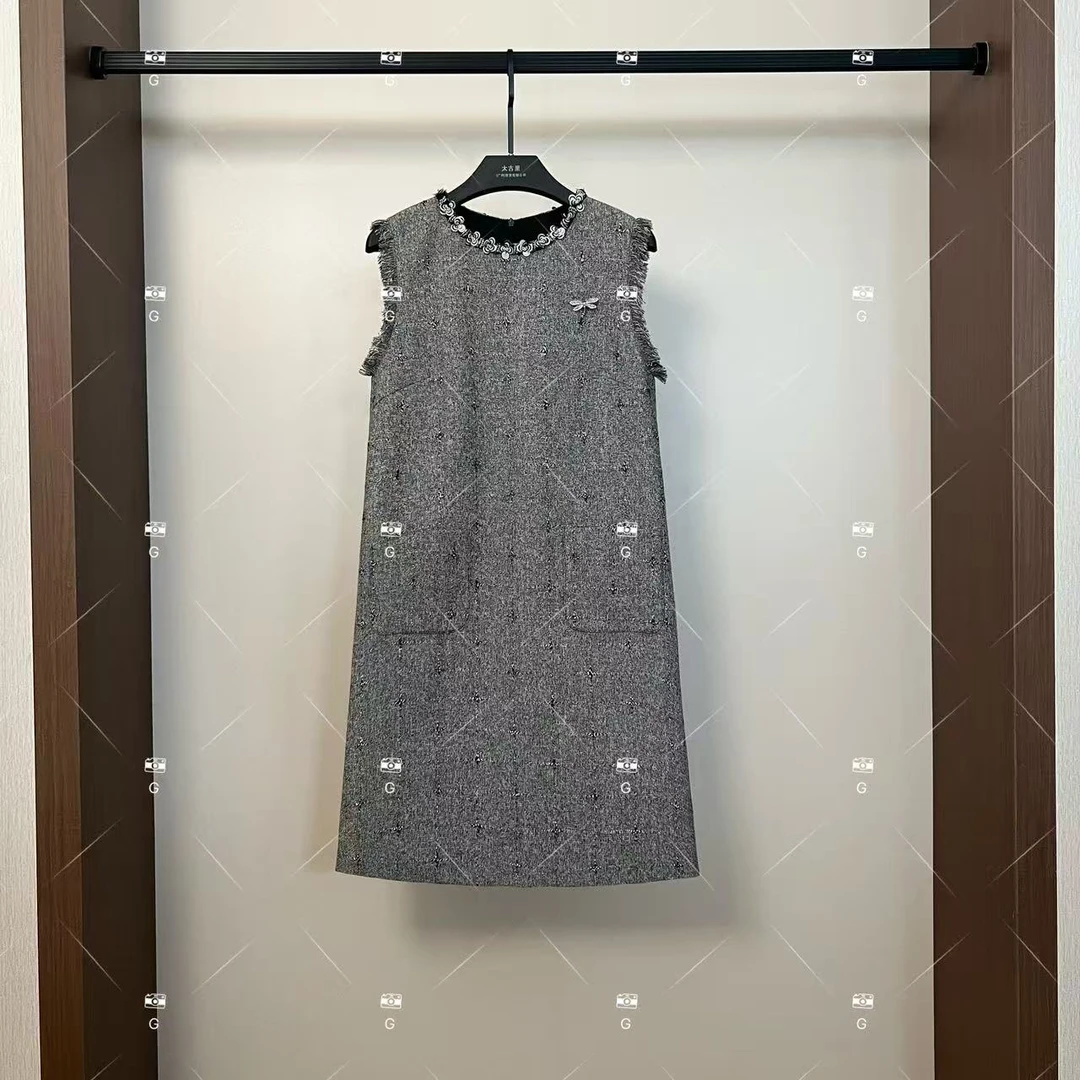 【齐】不褪色复古风显瘦默认款式连衣裙女装轻奢秋冬时尚 H-1387