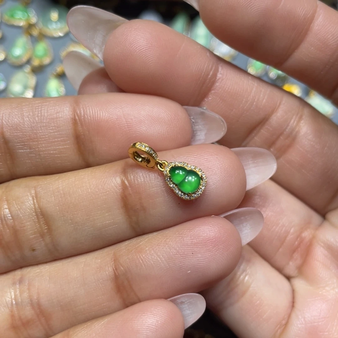 【闪购商品】翡翠吊坠(不含链)18K金镶嵌