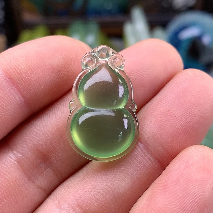 蛇纹石玉挂坠未镶嵌