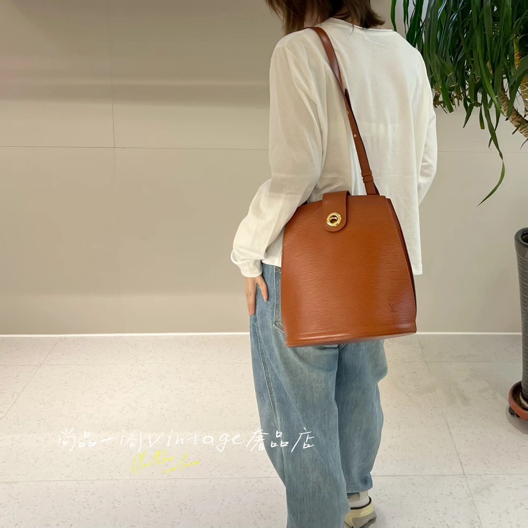 95新 LouisVuitton/路易威登 尚品一阁/棕色水波纹斜挎包