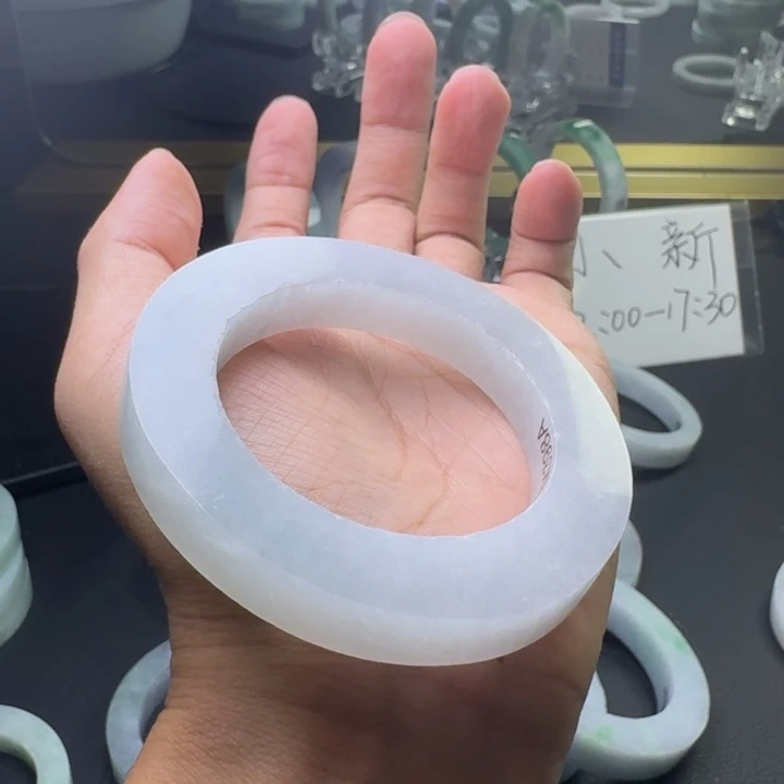 未镶嵌手镯定制翡翠多样性发一
