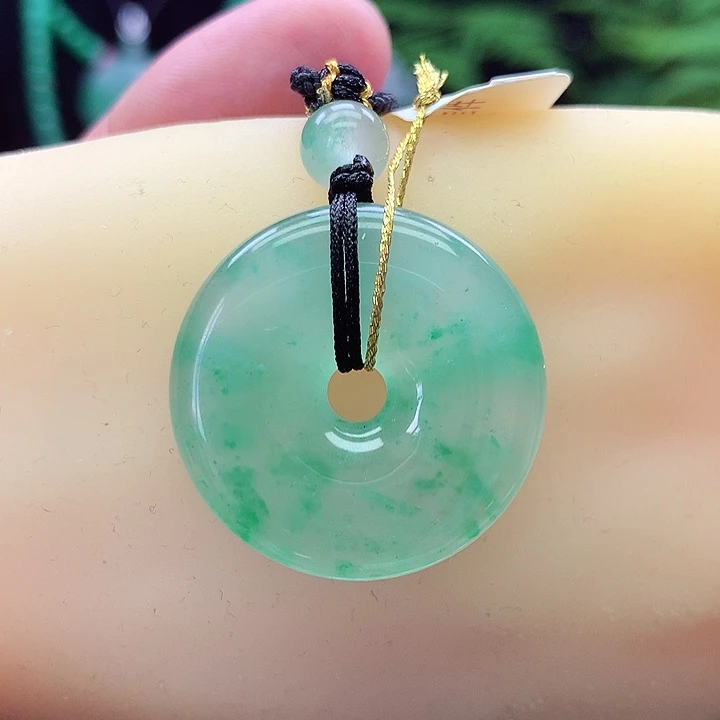 石英质玉未镶嵌颈饰