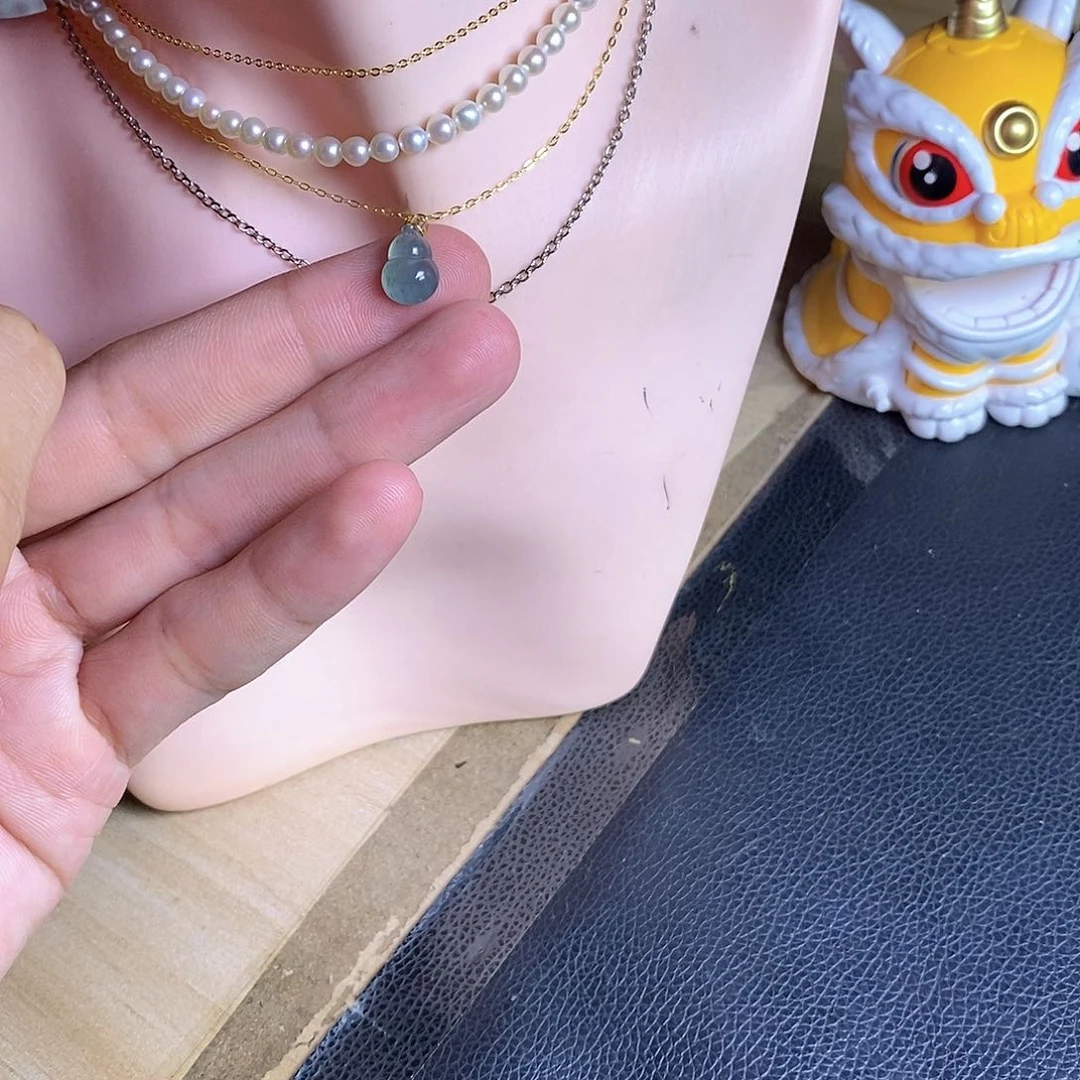 颈饰18K金镶嵌翡翠