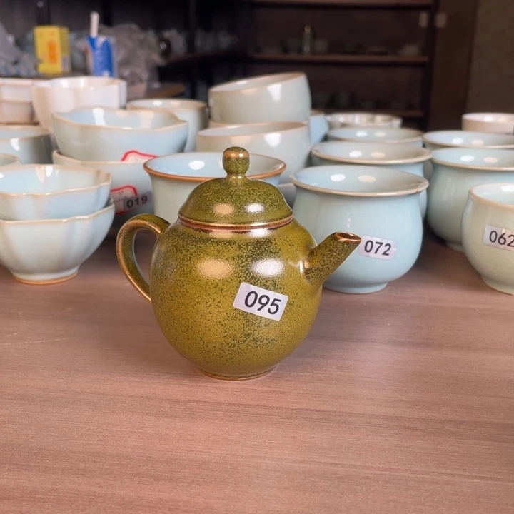 095号茶叶末君子壶