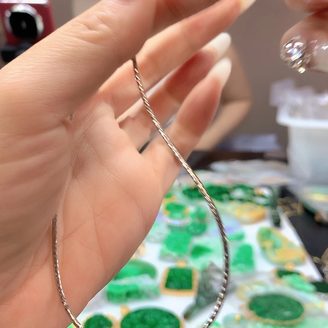 翡翠未镶嵌颈饰项圈