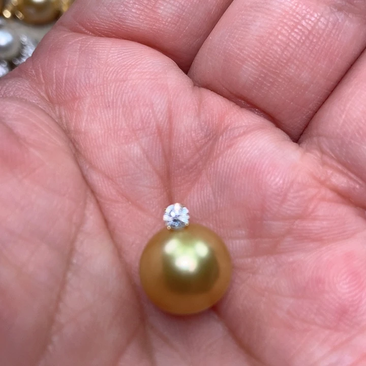 颈饰18K金镶嵌海水珍珠