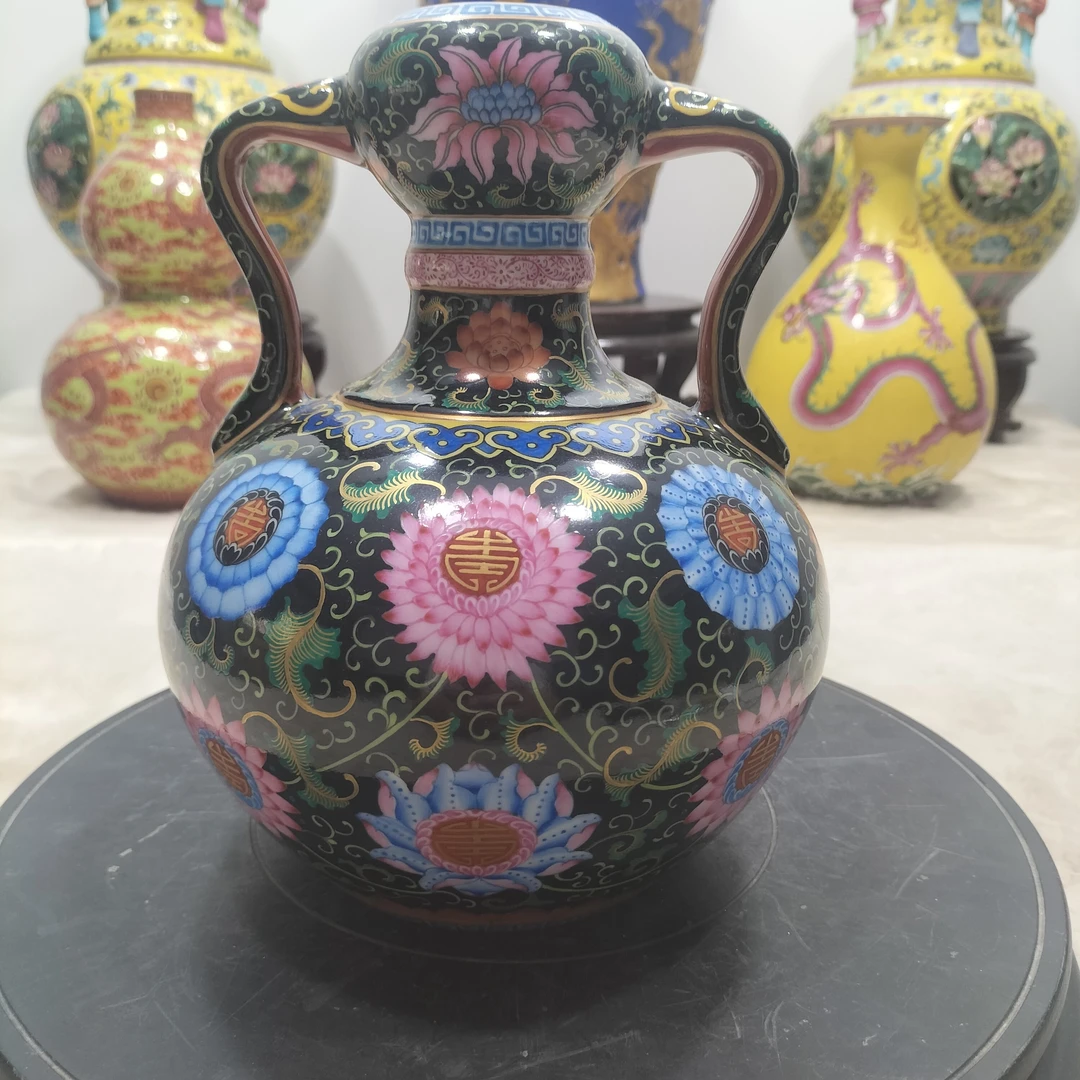 当代，黑地粉彩花卉纹双儿瓶